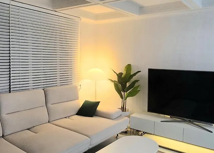3minute Walk From Sinsa Station Plastic Surgery Skin 4-room Gangnam Station Garosu-gil Coex Family Friends Groups Comfortable *