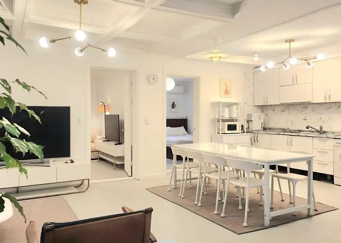 3minute Walk From Sinsa Station Plastic Surgery Skin 4-room Gangnam Station Garosu-gil Coex Family Friends Groups Comfortable *