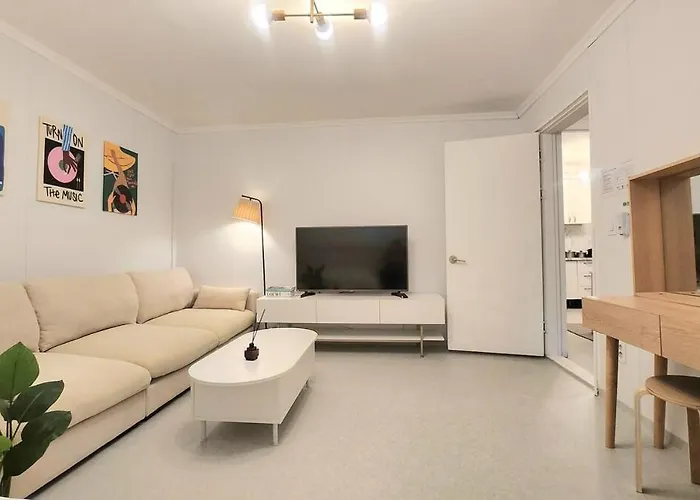 3minute Walk From Sinsa Station Plastic Surgery Skin 4-room Gangnam Station Garosu-gil Coex Family Friends Groups Comfortable 아파트