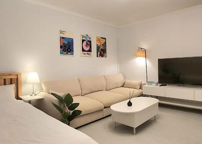 3minute Walk From Sinsa Station Plastic Surgery Skin 4-room Gangnam Station Garosu-gil Coex Family Friends Groups Comfortable *