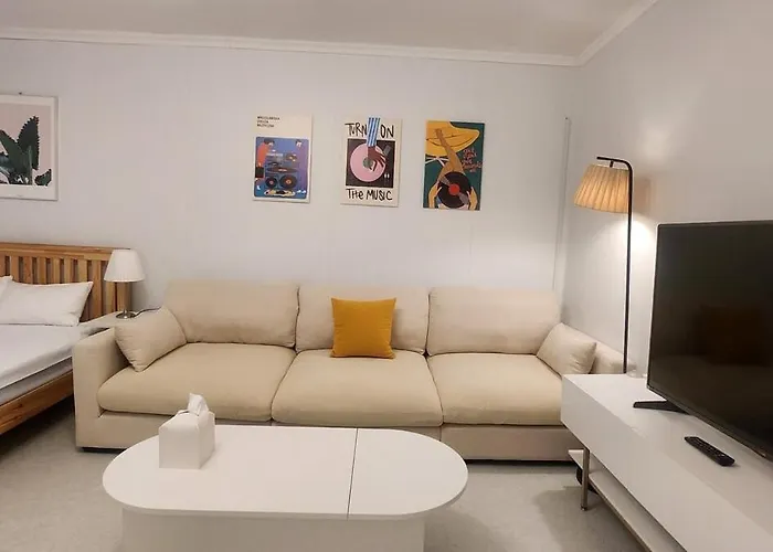 3minute Walk From Sinsa Station Plastic Surgery Skin 4-room Gangnam Station Garosu-gil Coex Family Friends Groups Comfortable