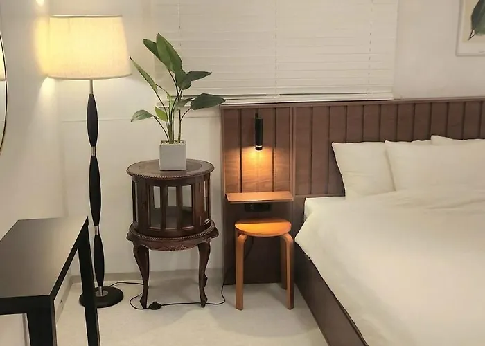 3minute Walk From Sinsa Station Plastic Surgery Skin 4-room Gangnam Station Garosu-gil Coex Family Friends Groups Comfortable *