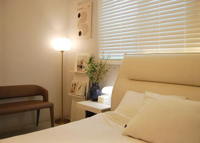 3minute Walk From Sinsa Station Plastic Surgery Skin 4-room Gangnam Station Garosu-gil Coex Family Friends Groups Comfortable 아파트 *