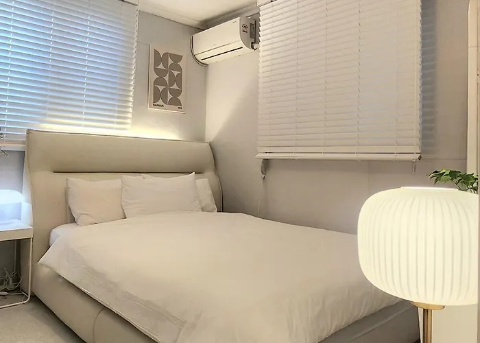 3minute Walk From Sinsa Station Plastic Surgery Skin 4-room Gangnam Station Garosu-gil Coex Family Friends Groups Comfortable *