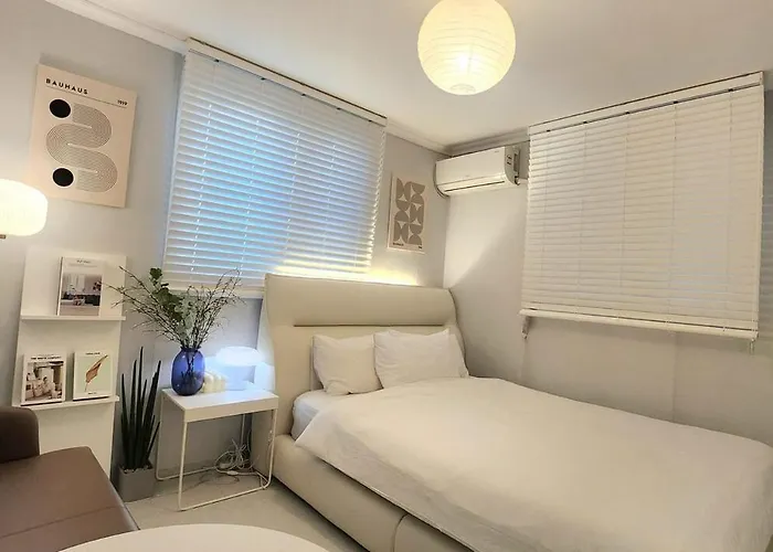 3minute Walk From Sinsa Station Plastic Surgery Skin 4-room Gangnam Station Garosu-gil Coex Family Friends Groups Comfortable 아파트 서울특별시