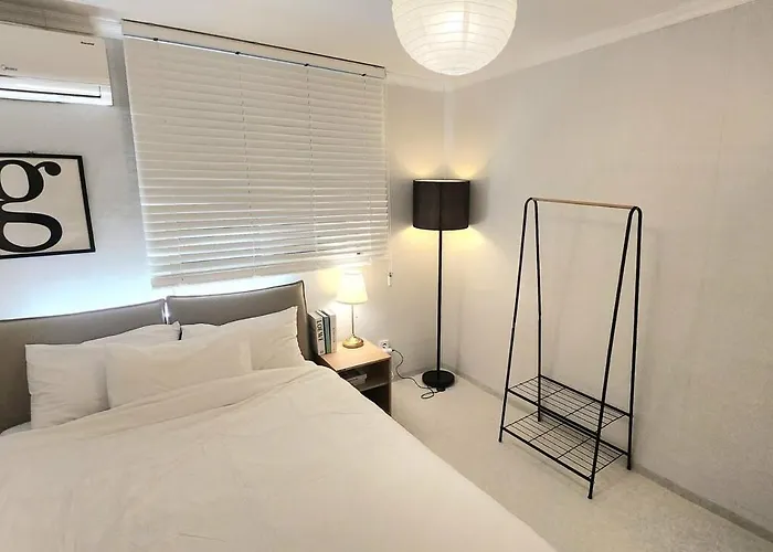 3minute Walk From Sinsa Station Plastic Surgery Skin 4-room Gangnam Station Garosu-gil Coex Family Friends Groups Comfortable
