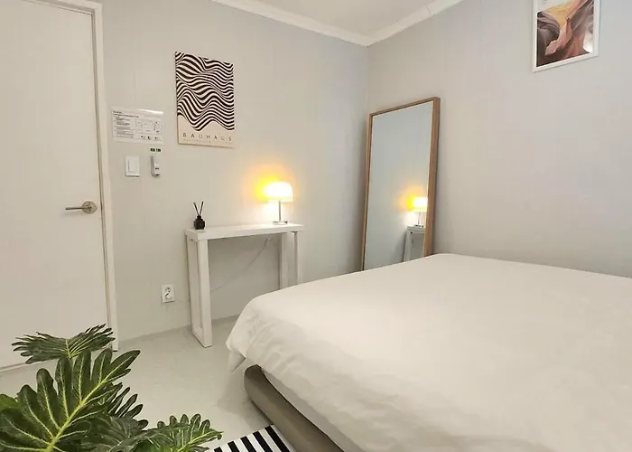 아파트 3minute Walk From Sinsa Station Plastic Surgery Skin 4-room Gangnam Station Garosu-gil Coex Family Friends Groups Comfortable *