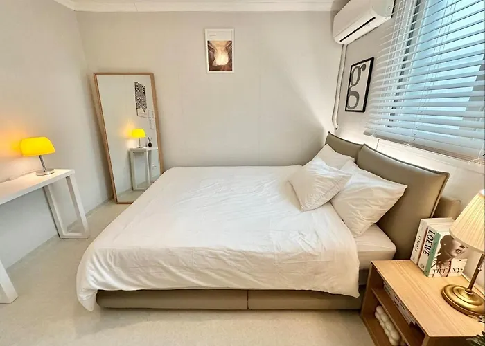 아파트 3minute Walk From Sinsa Station Plastic Surgery Skin 4-room Gangnam Station Garosu-gil Coex Family Friends Groups Comfortable