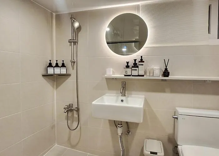 아파트 3minute Walk From Sinsa Station Plastic Surgery Skin 4-room Gangnam Station Garosu-gil Coex Family Friends Groups Comfortable *
