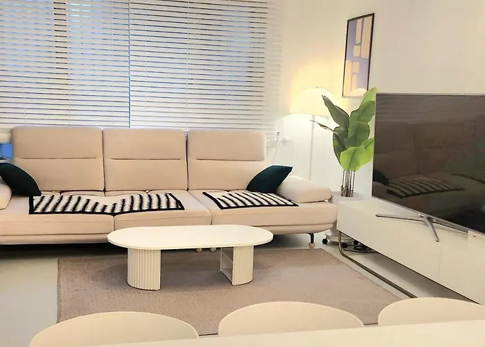 아파트 3minute Walk From Sinsa Station Plastic Surgery Skin 4-room Gangnam Station Garosu-gil Coex Family Friends Groups Comfortable
