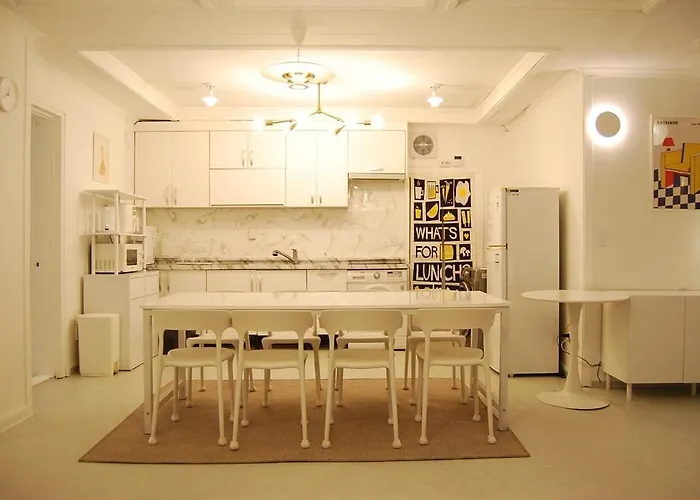 3minute Walk From Sinsa Station Plastic Surgery Skin 4-room Gangnam Station Garosu-gil Coex Family Friends Groups Comfortable *