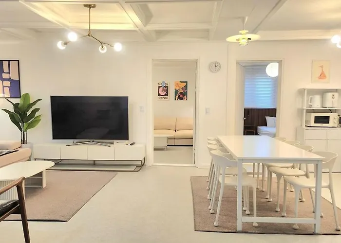 아파트 3minute Walk From Sinsa Station Plastic Surgery Skin 4-room Gangnam Station Garosu-gil Coex Family Friends Groups Comfortable 서울특별시