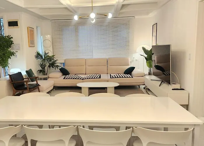 3minute Walk From Sinsa Station Plastic Surgery Skin 4-room Gangnam Station Garosu-gil Coex Family Friends Groups Comfortable *