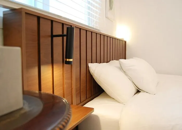 3minute Walk From Sinsa Station Plastic Surgery Skin 4-room Gangnam Station Garosu-gil Coex Family Friends Groups Comfortable 아파트 서울특별시