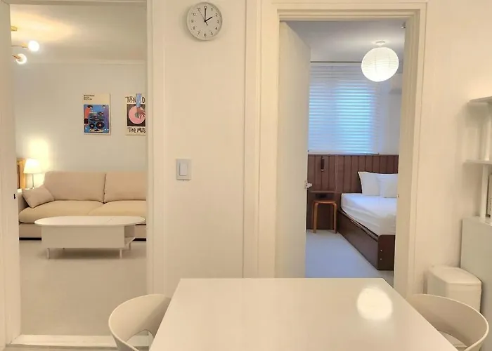 3minute Walk From Sinsa Station Plastic Surgery Skin 4-room Gangnam Station Garosu-gil Coex Family Friends Groups Comfortable 서울특별시